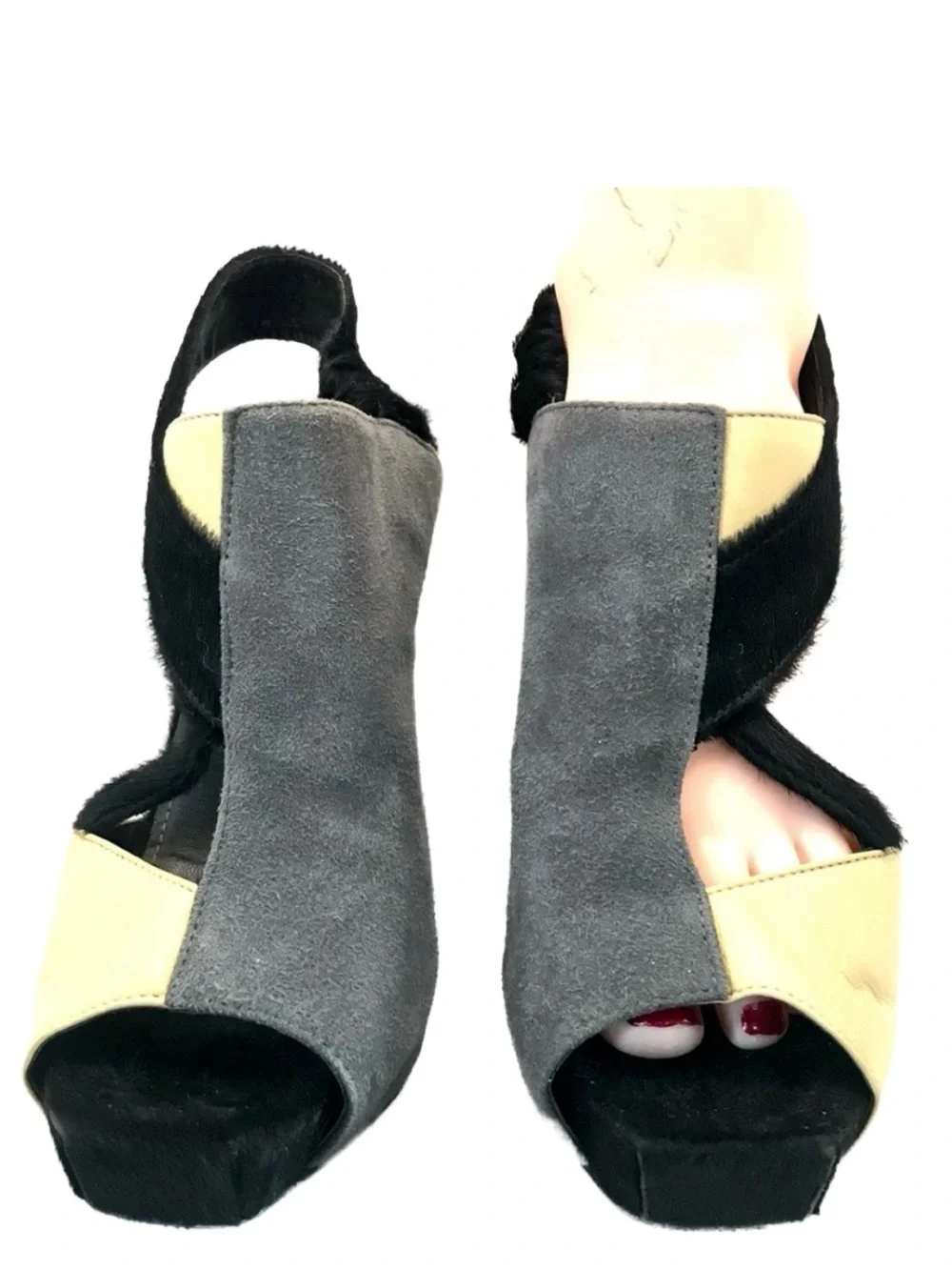 APERLAI PARIS BLACK, GRAY & CREAM COLOR BLOCK LEATHER AND FUR HEELS (38)